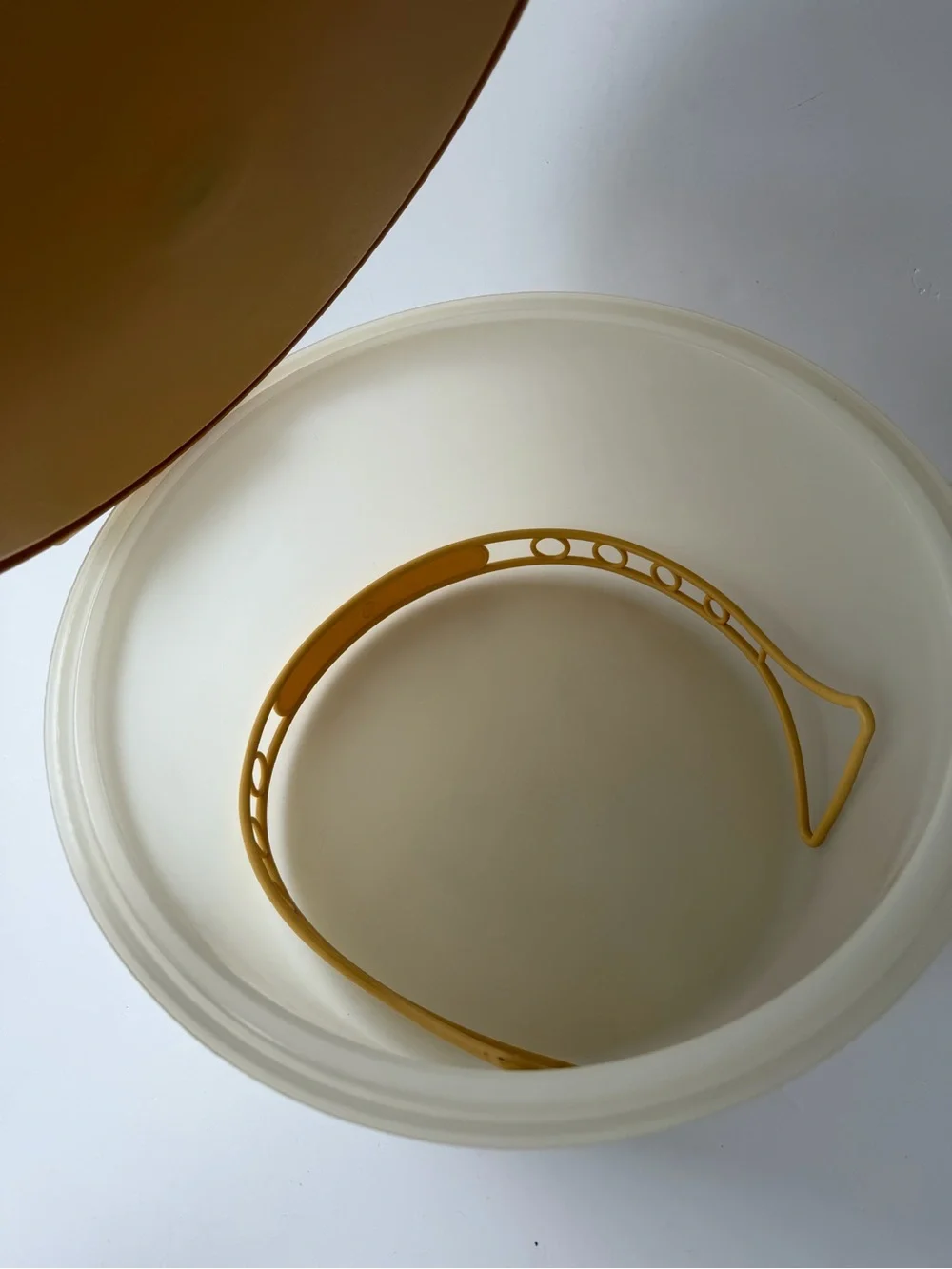 Vintage Tupperware 2-Layer Cake Taker with Yellow Base & Carry Handle.